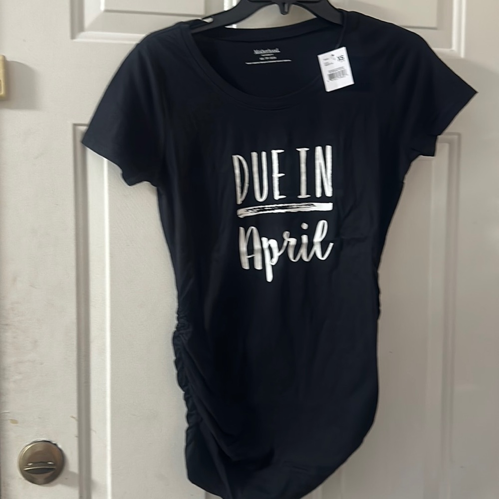 MOTHERHOOD MATERNITY DUE IN APRIL GRAPHIC TEE: BLACK: NEW WITH TAGS: SIZE XS